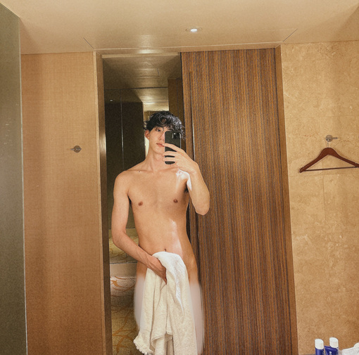 RAN（ラン） 鏡の前で…