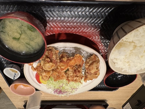 TSUBAKI （ツバキ） 先輩キャストと🍚